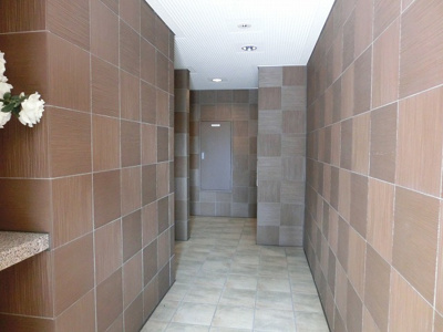 【エントランス】 | Ｙ．Ｋ．ビル | モダンでオシャレなエントランス