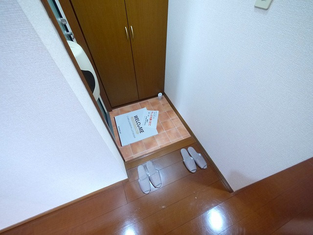 リビングタウン相楽　Ｂ棟の玄関|収納もある玄関です