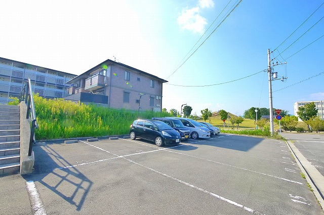 リビングタウン相楽　Ｂ棟の駐車場|駐車場完備です