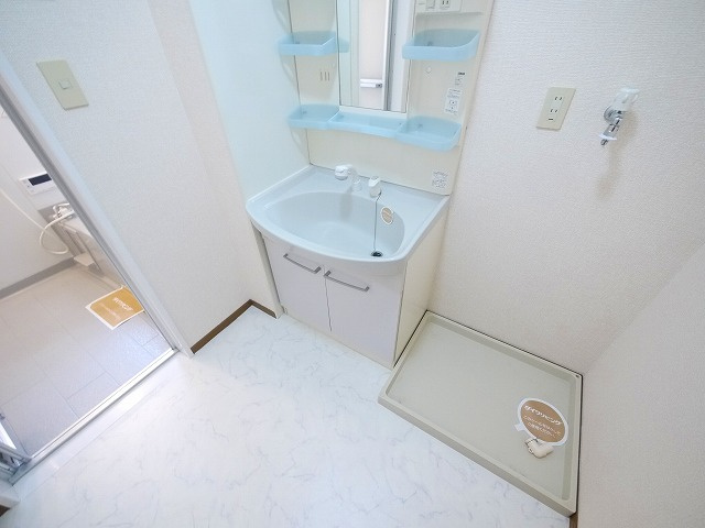 リビングタウン相楽　Ｂ棟の洗面所|脱衣スペースもあります