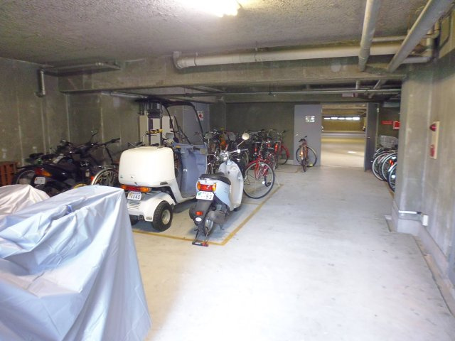 フローラルハイツダイキのその他共用部分|屋根付き駐輪場