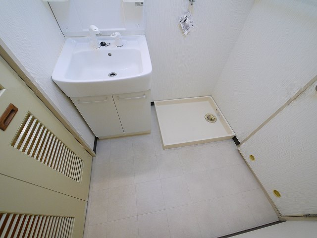 ＷＥＬＦＡＲＥ　ＮＡＲＡの洗面所|明るい洗面所です