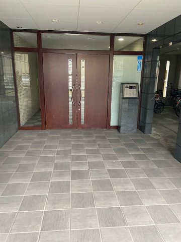 YKハイツ西明石2のエントランス