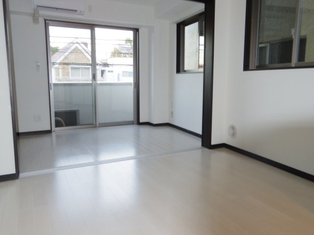 エール下総中山の居間・リビング