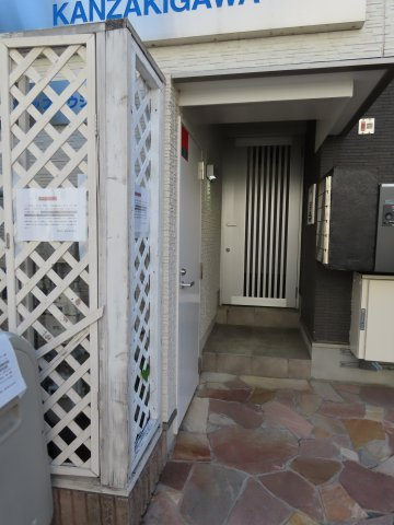 大阪市淀川区三津屋北１丁目の賃貸マンションのエントランス