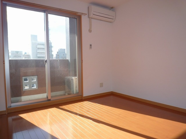 【居間・リビング】 | ※同建物同型別のお部屋