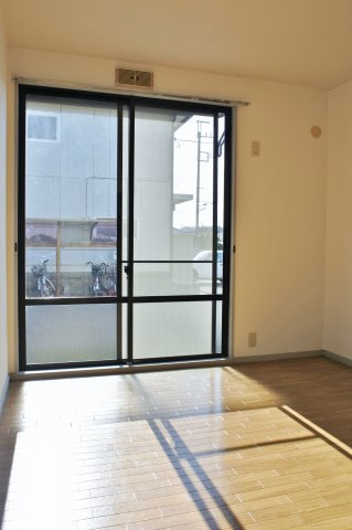 日天ながた野の洋室