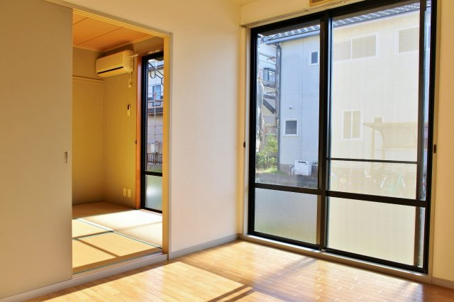 日天ながた野の洋室