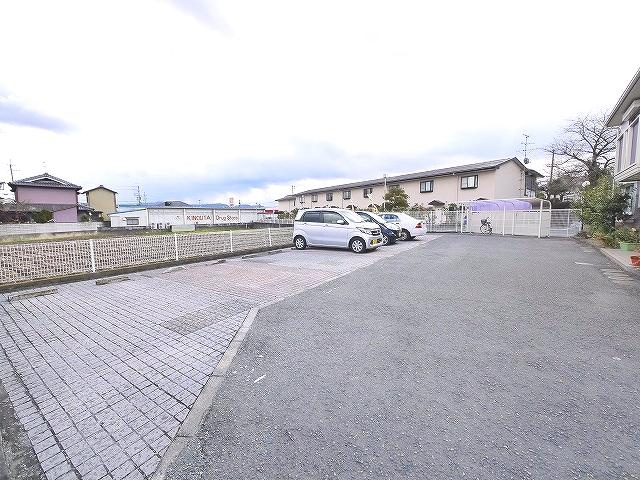 グランシャリオB（六条西）の駐車場