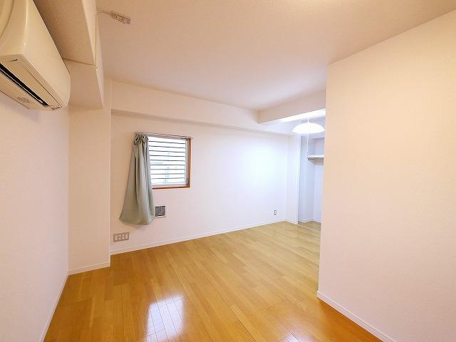 フラッツ小西の洋室|きれいな洋室です