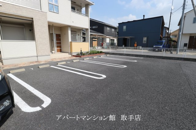 アジュールＡの駐車場