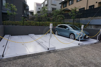 【駐車場】