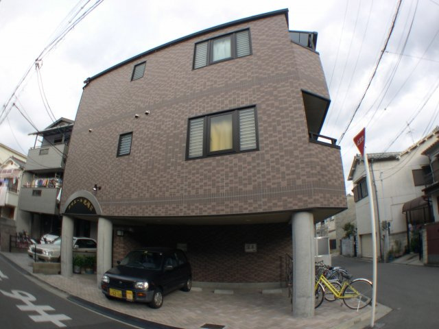 プリエール光陽ガレージの外観