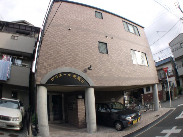 プリエール光陽ガレージの外観