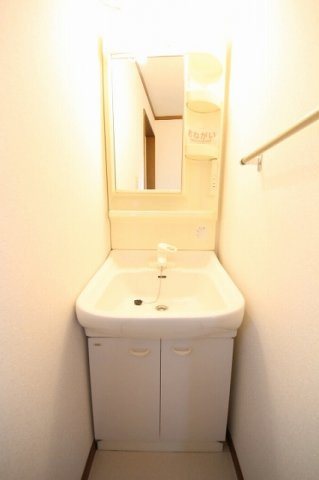 ヴィラルミエール　D棟の独立洗面台|使いやすい独立洗面台です