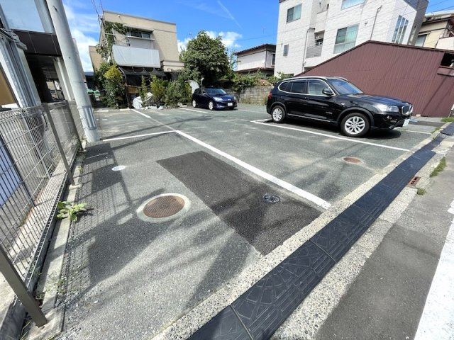 クラヴィエ長田町の駐車場