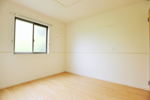 ラヴィアンローズＢの駐車場