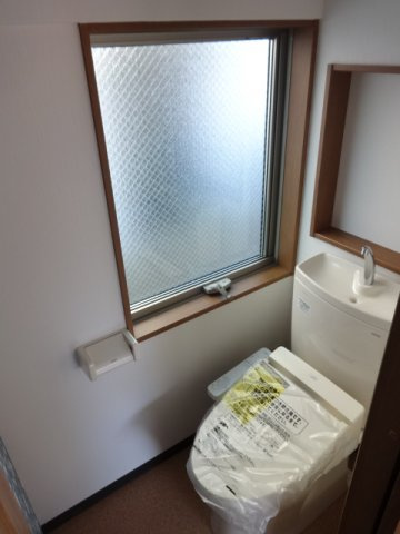 荒牧貸家あきる野Ａのトイレ|トイレは2ヶ所にあります