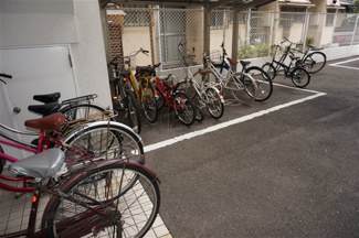 【その他共用部分】 | 屋根付き駐輪場です　こちらのお部屋は仲介手数料無料でご紹介可能です。