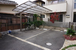 【駐車場】