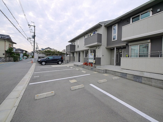 プレジールさがなかの駐車場