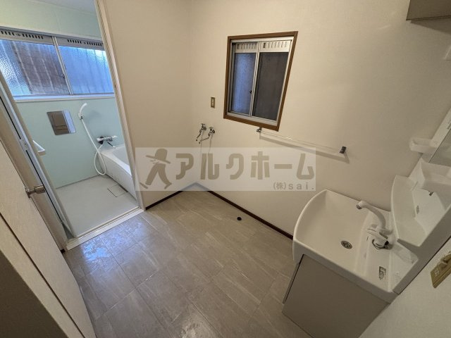 柏原市今町２丁目の一戸建ての洗面所