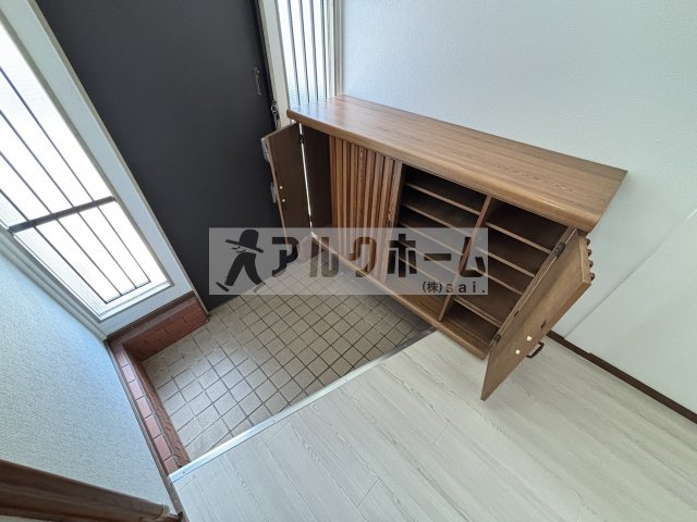 柏原市今町２丁目の一戸建ての玄関