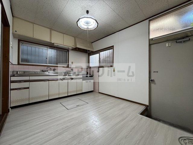 柏原市今町２丁目の一戸建ての居間・リビング