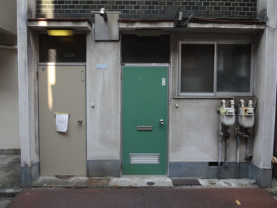 【外観】 | 岡田荘 | 岡田荘　日暮里駅から徒歩７分・三河島駅から徒歩９分。２階建ての木造アパート。閑静な住宅街で静かな環境。約８０ｍで日暮里繊維街通りに出ます。