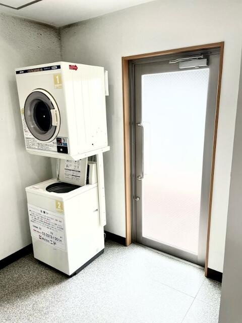 共用のコインランドリー付き