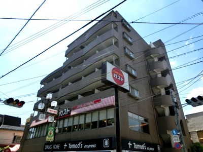 【外観】 | レスタージュ上板橋 | 駅前にあり、１階薬局、２階ガストで便利な立地です☆