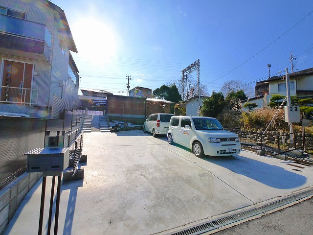 あやめ池北住居付き事務所・倉庫の外観
