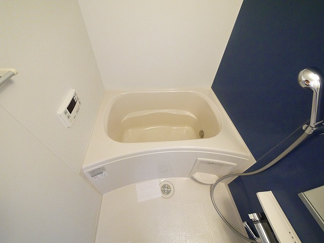 ファミールⅡの浴室|落ち着いた空間のお風呂です