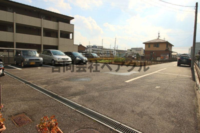 【駐車場】 | セジュール向日葵 | 車をお持ちの方に嬉しい駐車場付きの物件です