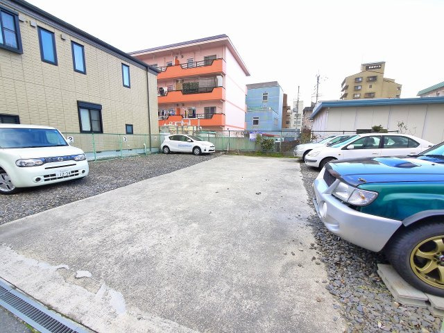 カーサフラッシュナカイ　モータープールの外観