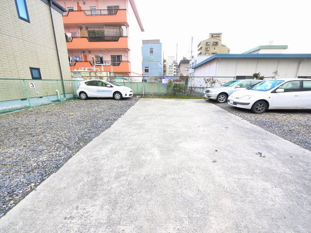 カーサフラッシュナカイ　モータープールの外観