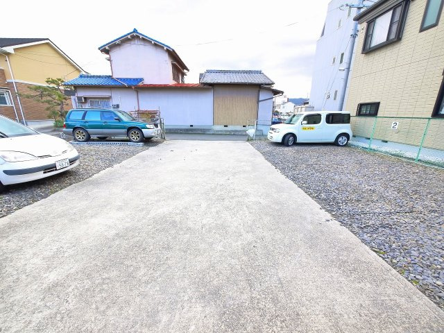 カーサフラッシュナカイ　モータープールの外観