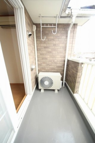 プラティーク晃望台のバルコニー|暖かな日差しのふりそそぐバルコニー