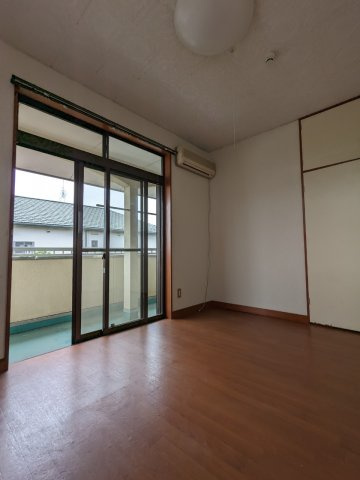 西新町貸家の寝室