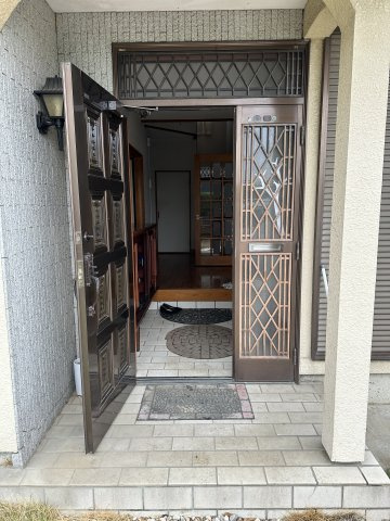 西新町貸家の玄関