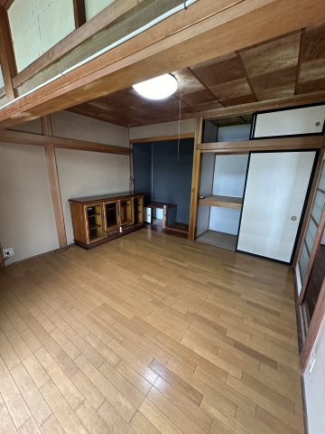 西新町貸家の居間・リビング