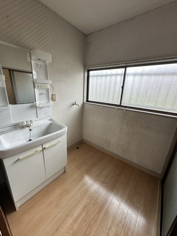 西新町貸家の独立洗面台