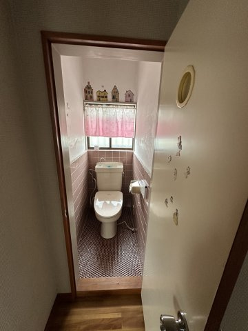 西新町貸家のトイレ