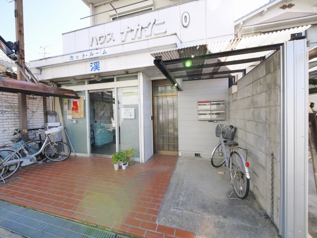 ハウスナカタニのエントランス|清潔なエントランスです