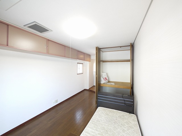 ハウスナカタニの洋室|使い勝手のいい洋室です