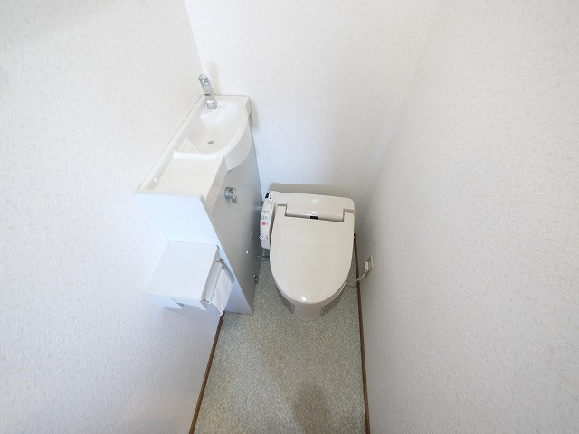 ハウスナカタニのトイレ|ゆったりとした空間のトイレです