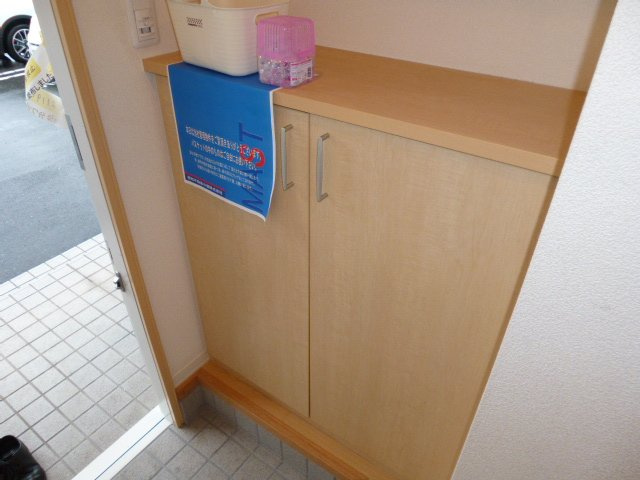 ＫＯ．レジデンスＢの玄関|シューズボックス