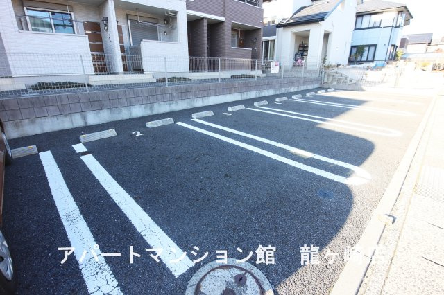 ギュスターヴ・エッフェルの駐車場|※写真は202号室使用