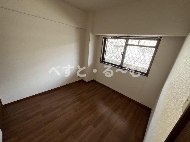 ロイヤルメゾン富士の洋室