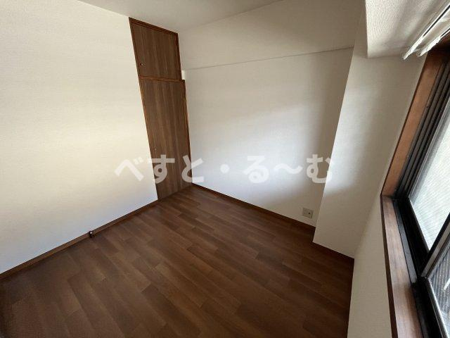 ロイヤルメゾン富士の洋室